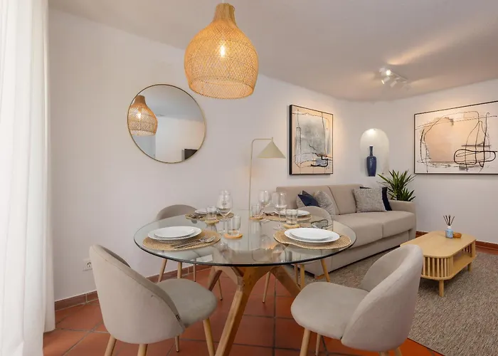 Club 109 * Αλμπουφέιρα